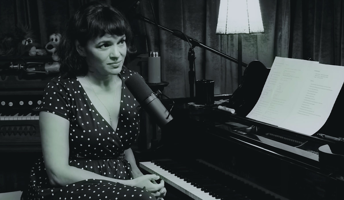 Norah Jones at the piano, black and white